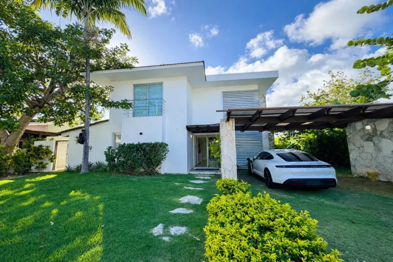 Villa with Hot Tub & BBQ | 3 minutes from Airport — foto 2