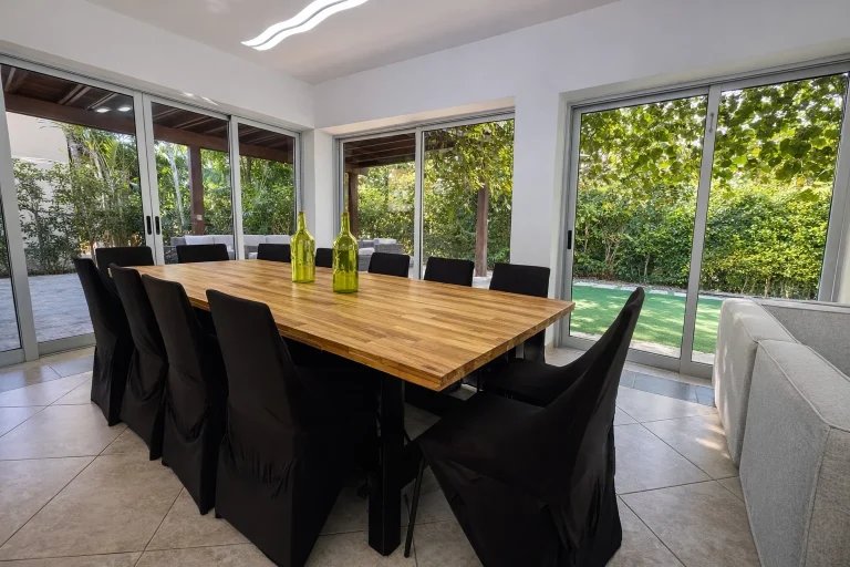 Villa with Hot Tub & BBQ | 3 minutes from Airport — foto 5
