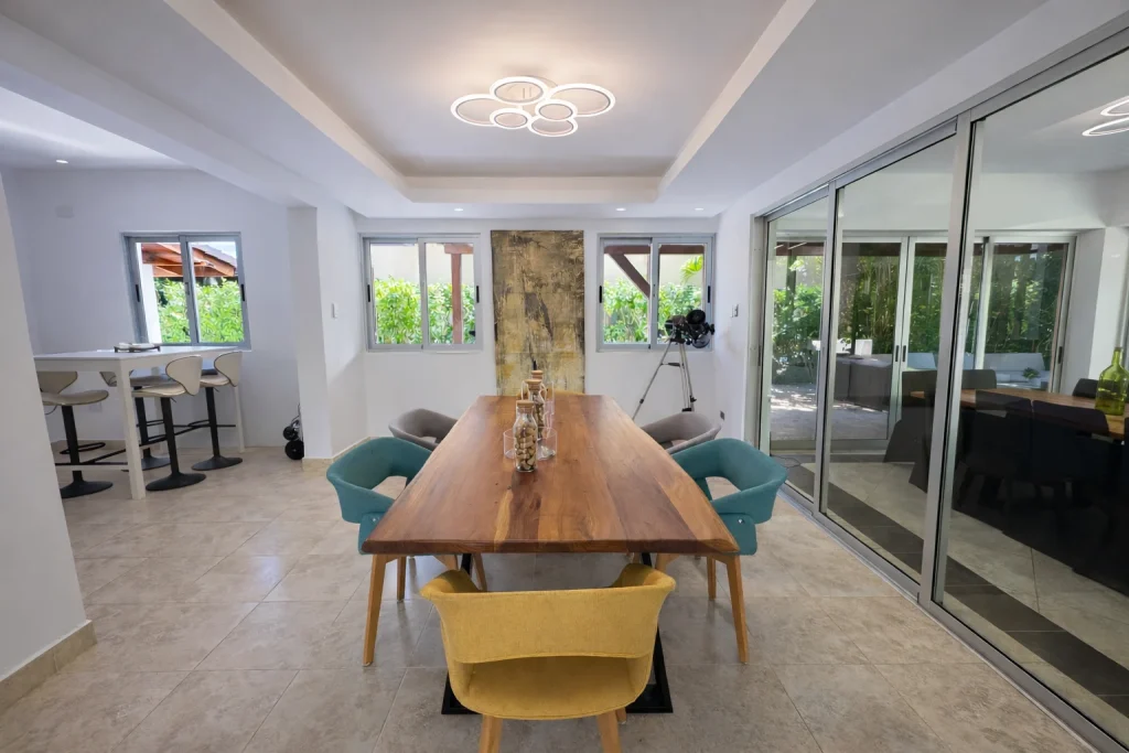Villa with Hot Tub & BBQ | 3 minutes from Airport — foto 1